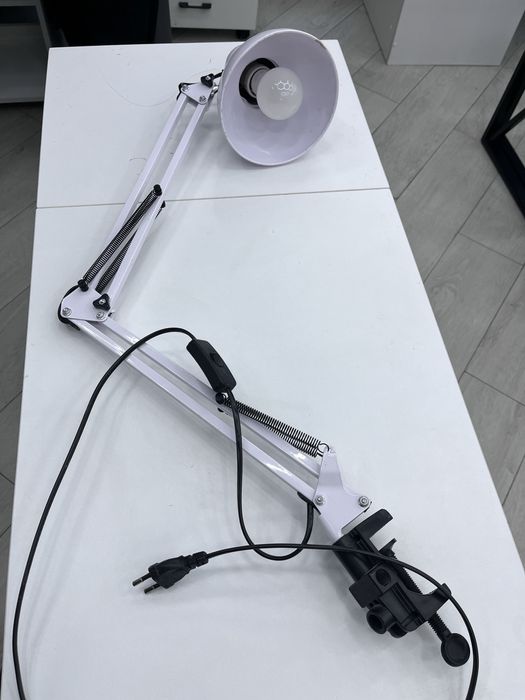 Маникюрный стол в комплекте