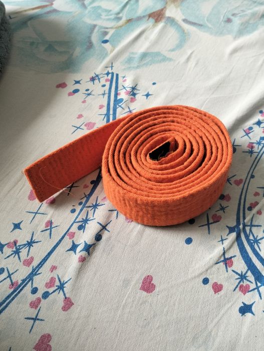 Отдам оранжевый пояс