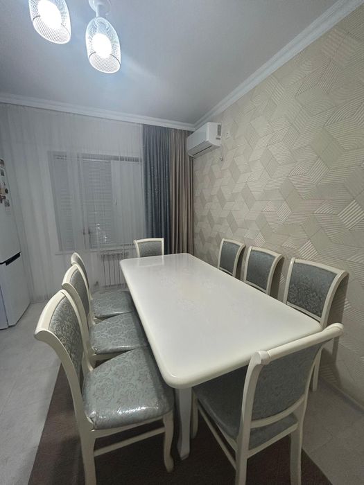 Продам стол со стульями (8 штук)