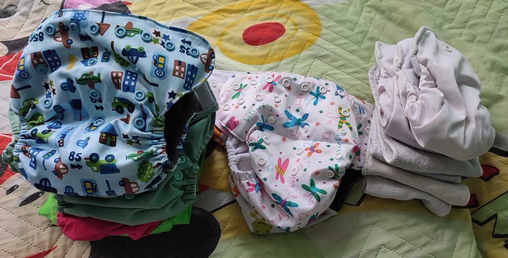 Огромен сет 22 пелени/памперси за многократна употреба и 53 подложки