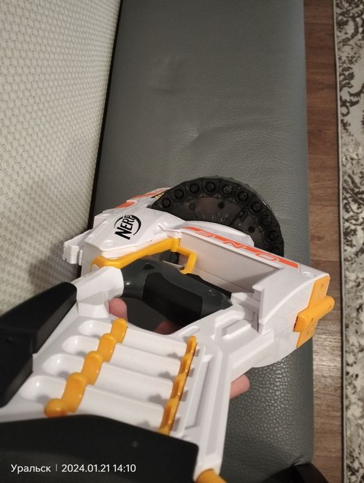 Продам автомат Нёрф ультра.