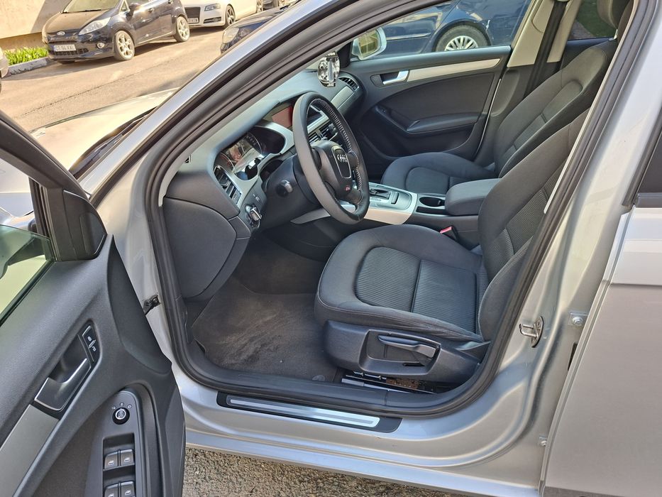 audi a4 b8 an 2011 2.0tdi automată proprietar
