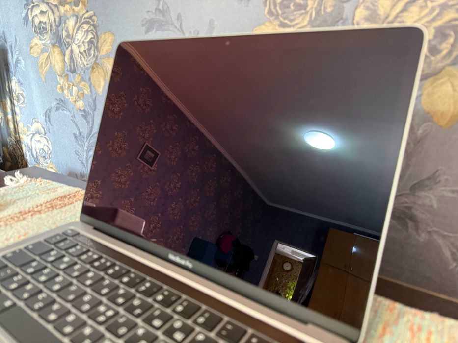 MacBook Pro 13 m1. 8/256gb. Идеальное состояние.