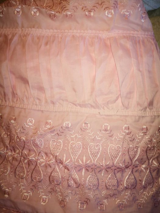 Розов плат с дантела за покривало