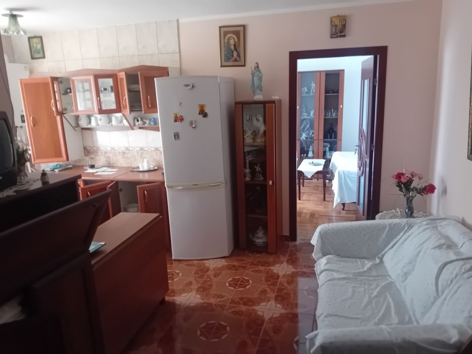 Ap o camera Darmanesti Lidl 40mp renovat parter bloc apartamente