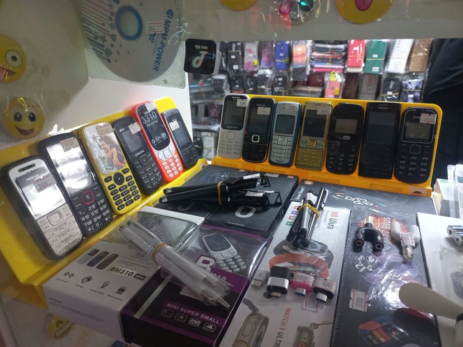 Сотовые телефоны новые в каробках