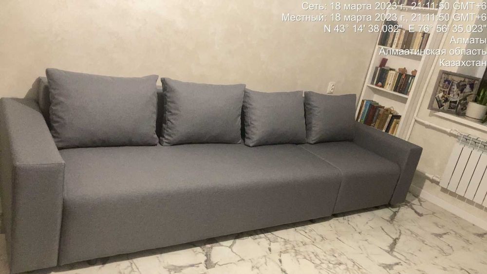 Диван серый с подушками