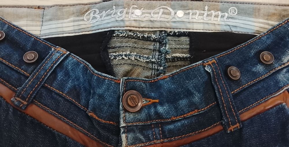 Vând blugi bărbați "Bright Fashion Denim"