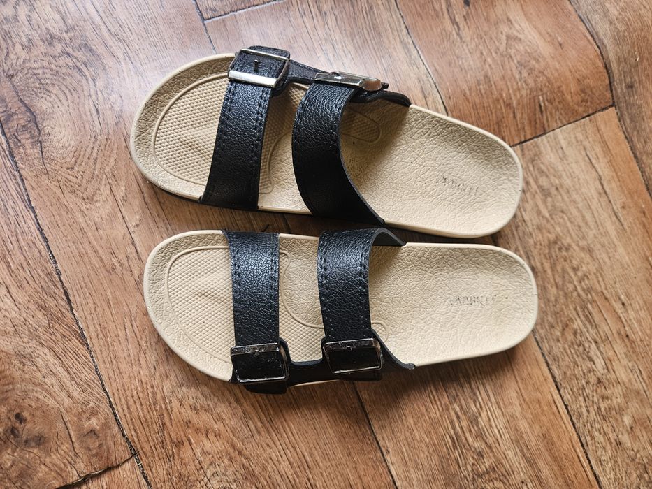 Продам шлепанцы.