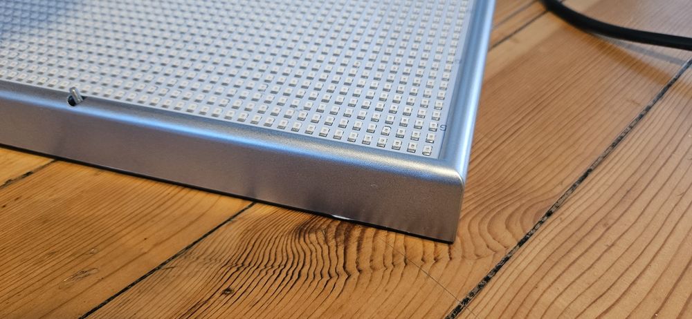 LED лампа – 30 × 30см