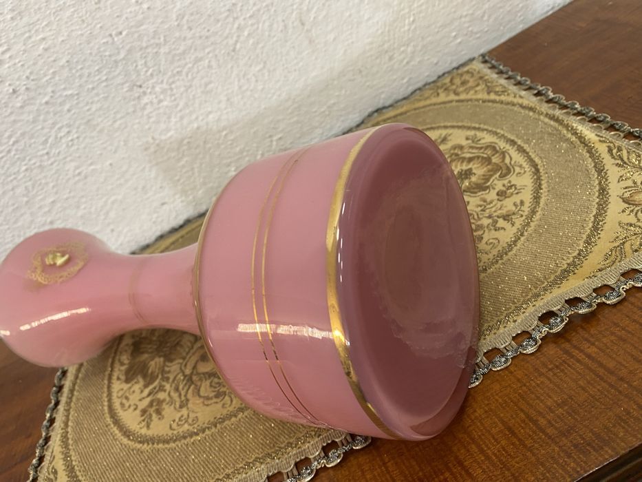 Италианска  розова ваза от разтопено стъкло и орнаменти от злато
