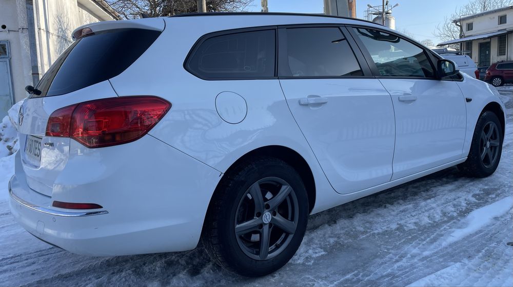 Opel Astra J Sport Tourer-1.6 cdti- Euro 6 fara Adblue