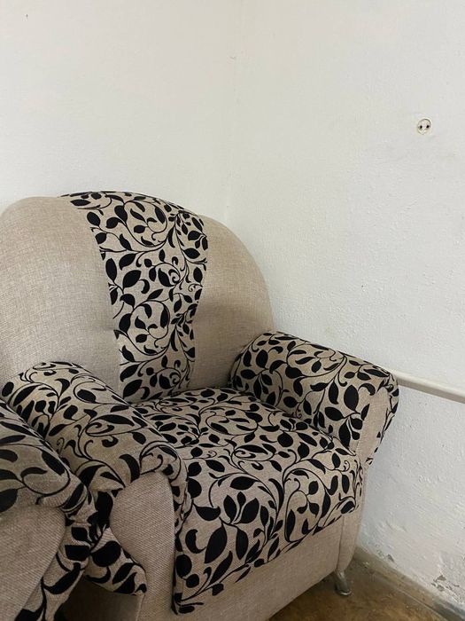 Диван сатылады  1 үлкен диван,2 кіші кресло