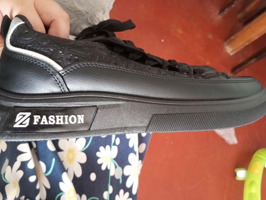 Продается кроссовки мужские