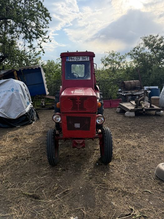 Tractor U445 cu Prasitoare Vie