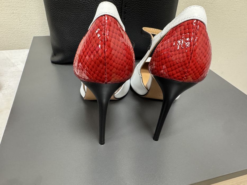 Туфли кожанные белые на высоком каблуке