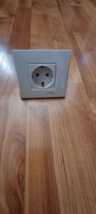 Prize si intrerupatoare Schneider