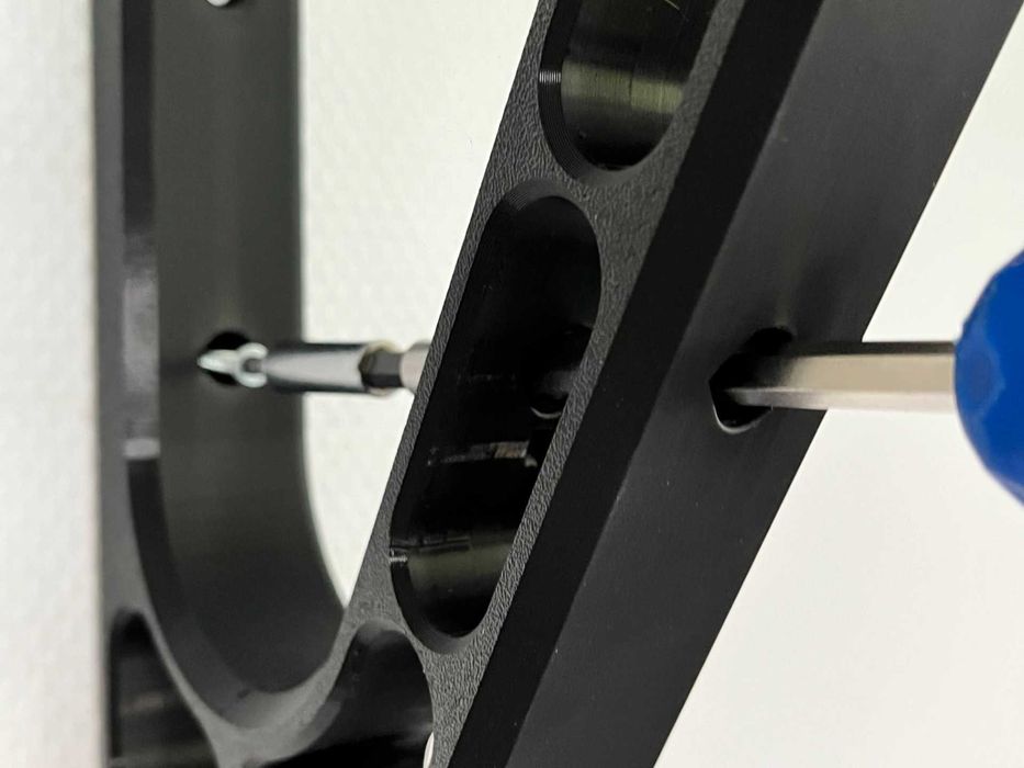 Стойка за каска на мотор