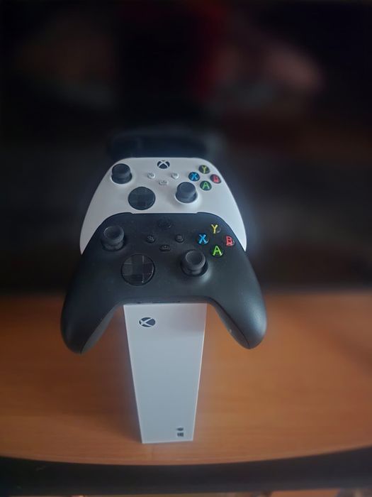 Xbox Series S 512 GB – Stare foarte bună  Vând Xbox Series S, 512 GB, în stare foarte bună. Consola a fost folosită de maximum 5 ori