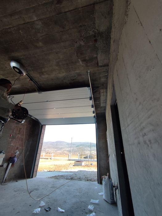 Usi de garaj gri mat