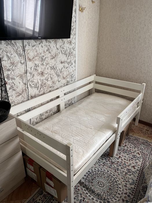 Продам детскую кровать с матрасом