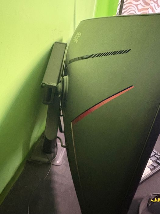 Продавам монитор лос