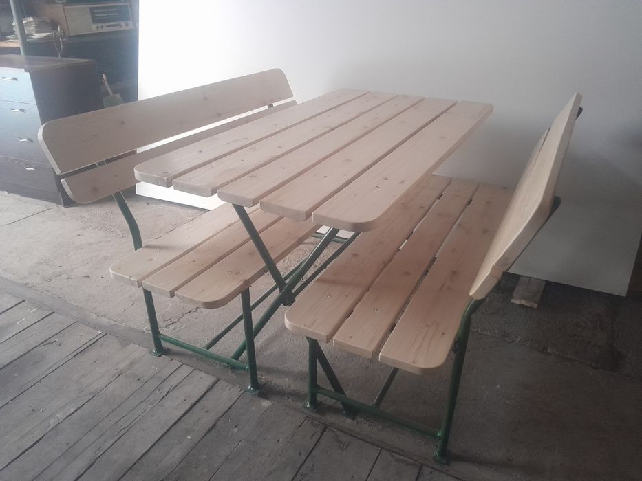 Продам стол и 2 скамейки