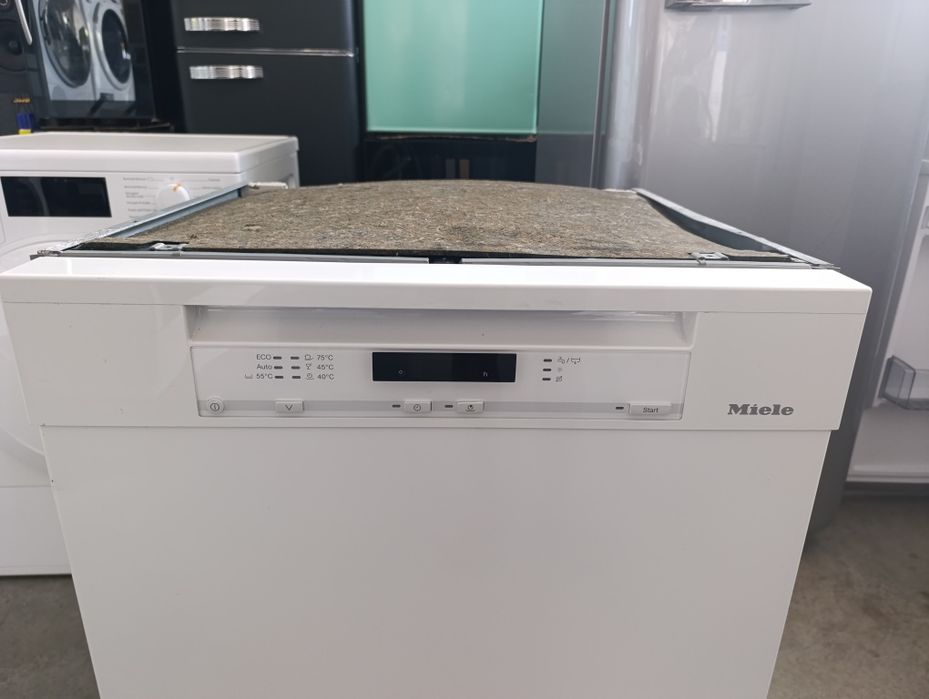 Съдомиялна Miele полу вграждане XXL 60см