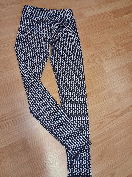 Модерен черно бял клин ''Gym hard''