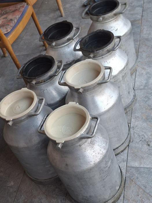 Vând bidoane aluminiu 25 L