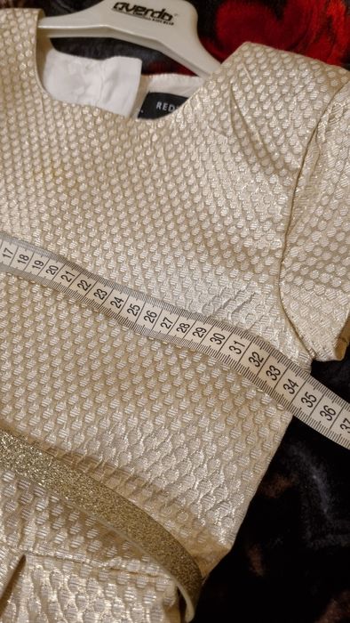 Продам нарядное платье для девочки