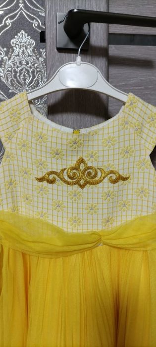 Продам платья на девочку