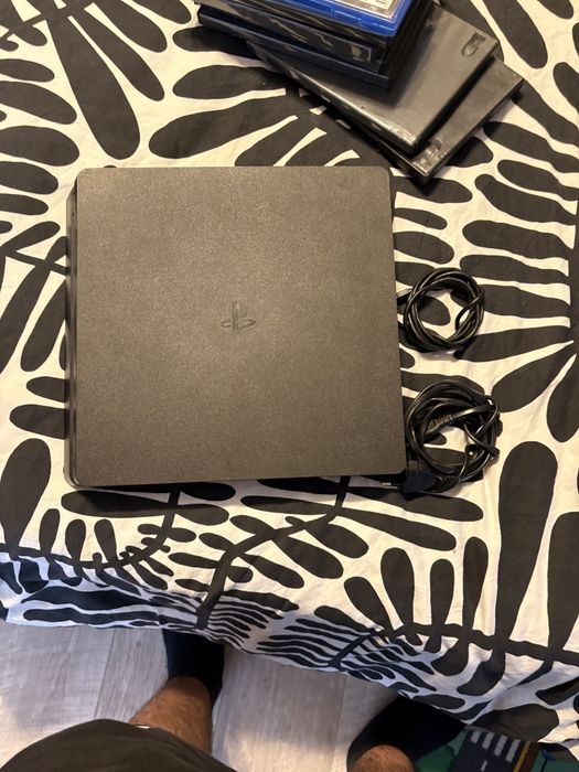 Ps4 slim 1tb , un controler