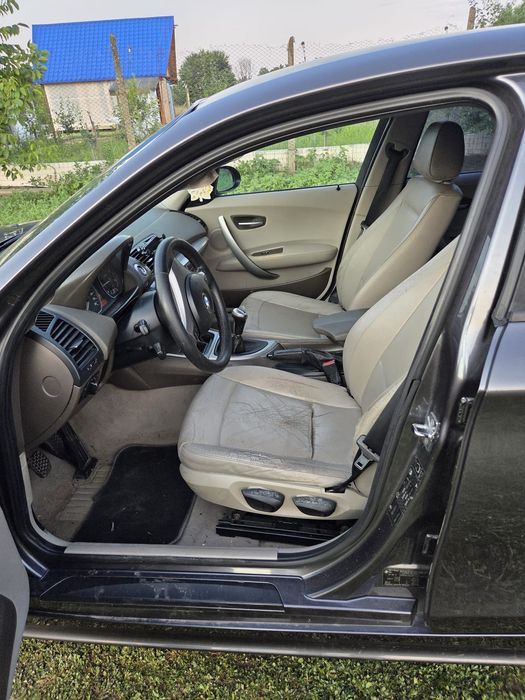 Vând bmw 118d din 2005. 260000km, asigurare și revizie valabile, Preț 1000€ . Mai multe detalii la telefon.