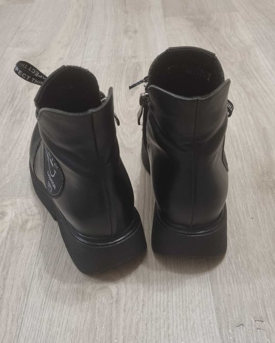 Продам демисезонную обувь 36 размер