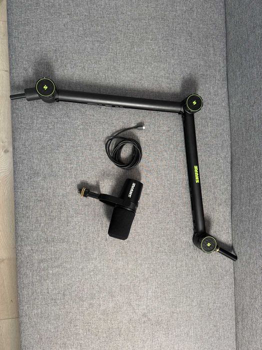 Shure MV7 микрофон + Shure рамо – комплект, използвани