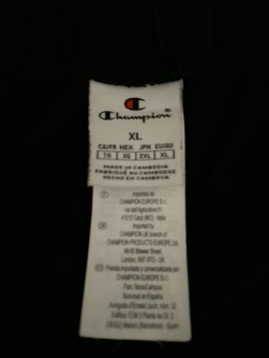 Vând pantaloni Champions