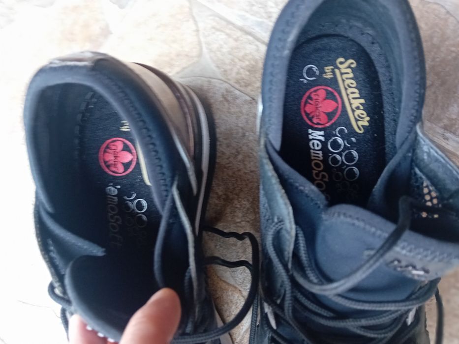 Adidași de calitate nr 40