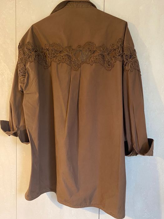 Кафява риза с дантела
