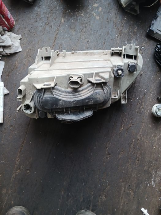 Фара Рено Меган в оригинале