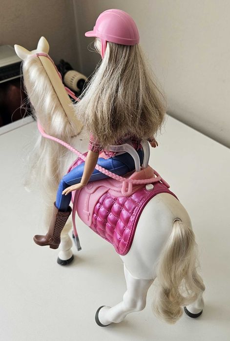 Кукла Barbie – Интерактивен кон с движения и звуци