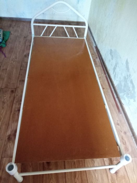 Кровать металлическая