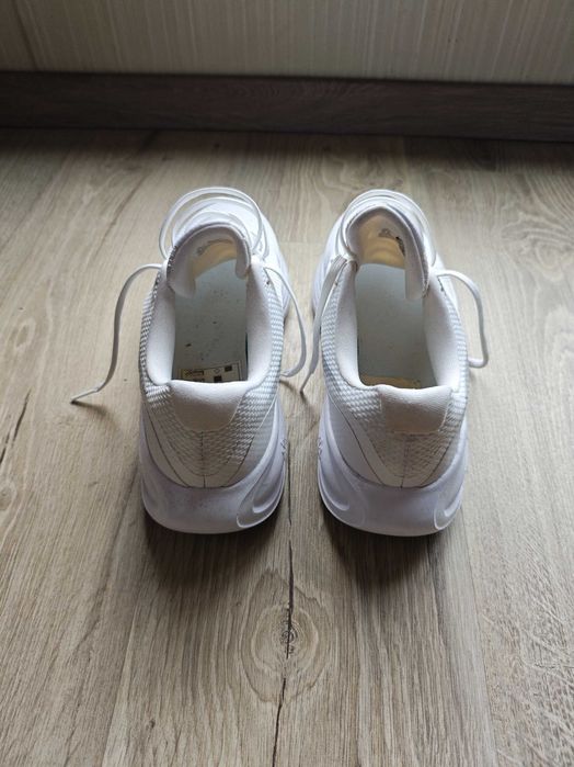 Nike бели маратонки