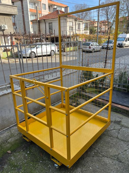 Кош за повдигане на хора за вилици (повдигач).