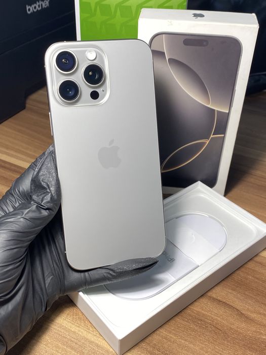 iPhone 16 Pro Max • 256 GB • Natural Titanium