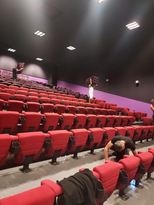 scaune cinema amfiteatru săli de sport tribune super confortabile