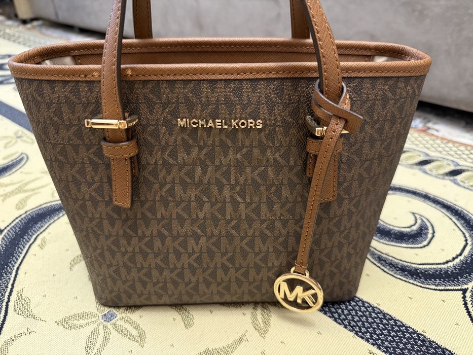 Продаётся оригинальная сумочка Michael Kors