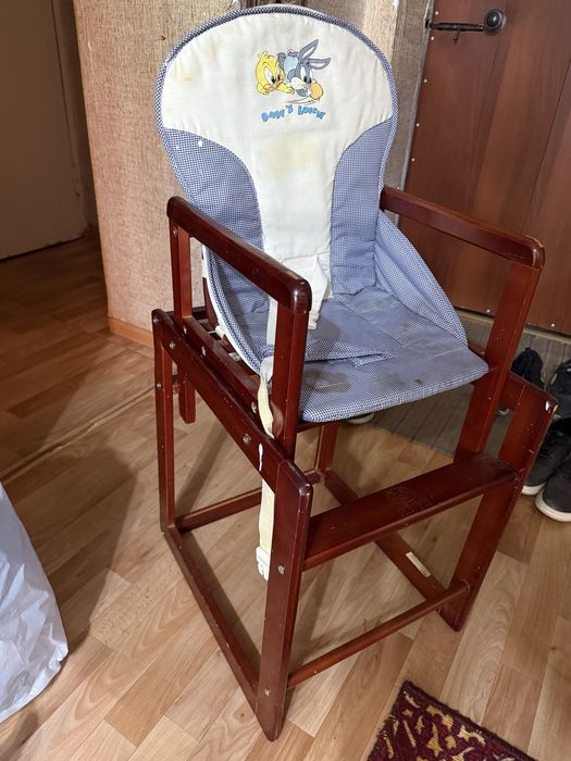 Детский стульчик для кормления ребенка