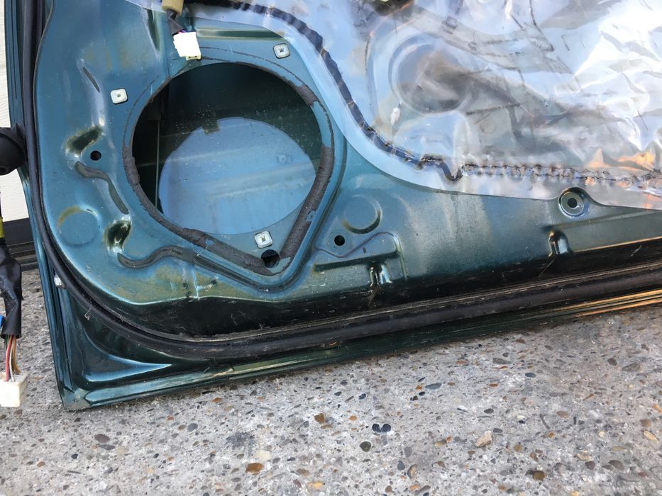 Usa Dreapta Fata Toyota LandCruiser J90. Model Scurt3usi.