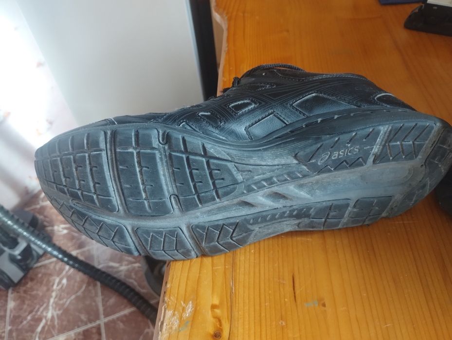 Маратонки Asics запазени